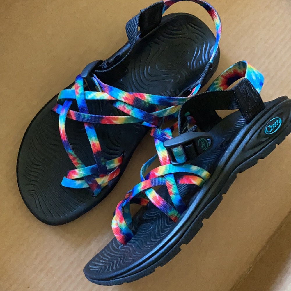 Chaco Zvolv X2 tye dye sandals size 9